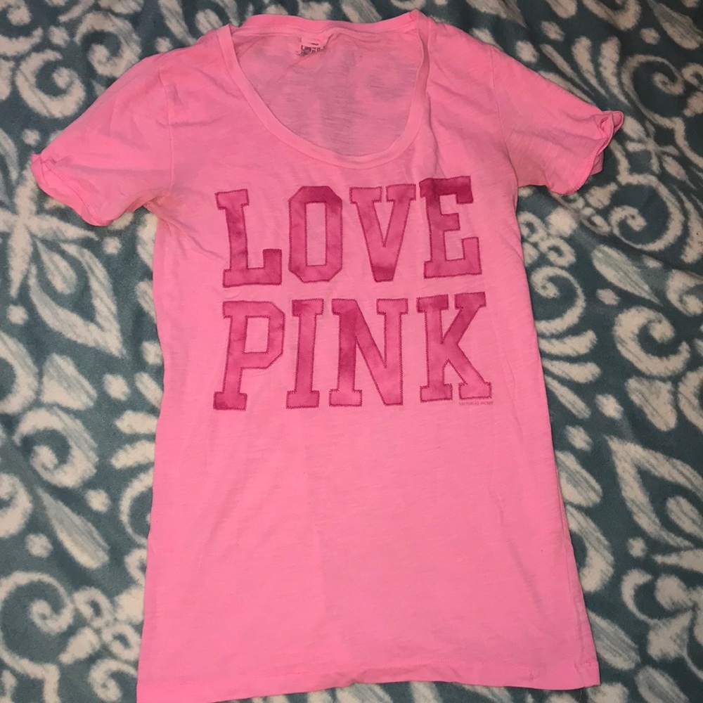 VS Pink t shirt.